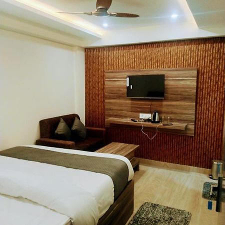 Hotel Abhinandan Ayodhya Zewnętrze zdjęcie