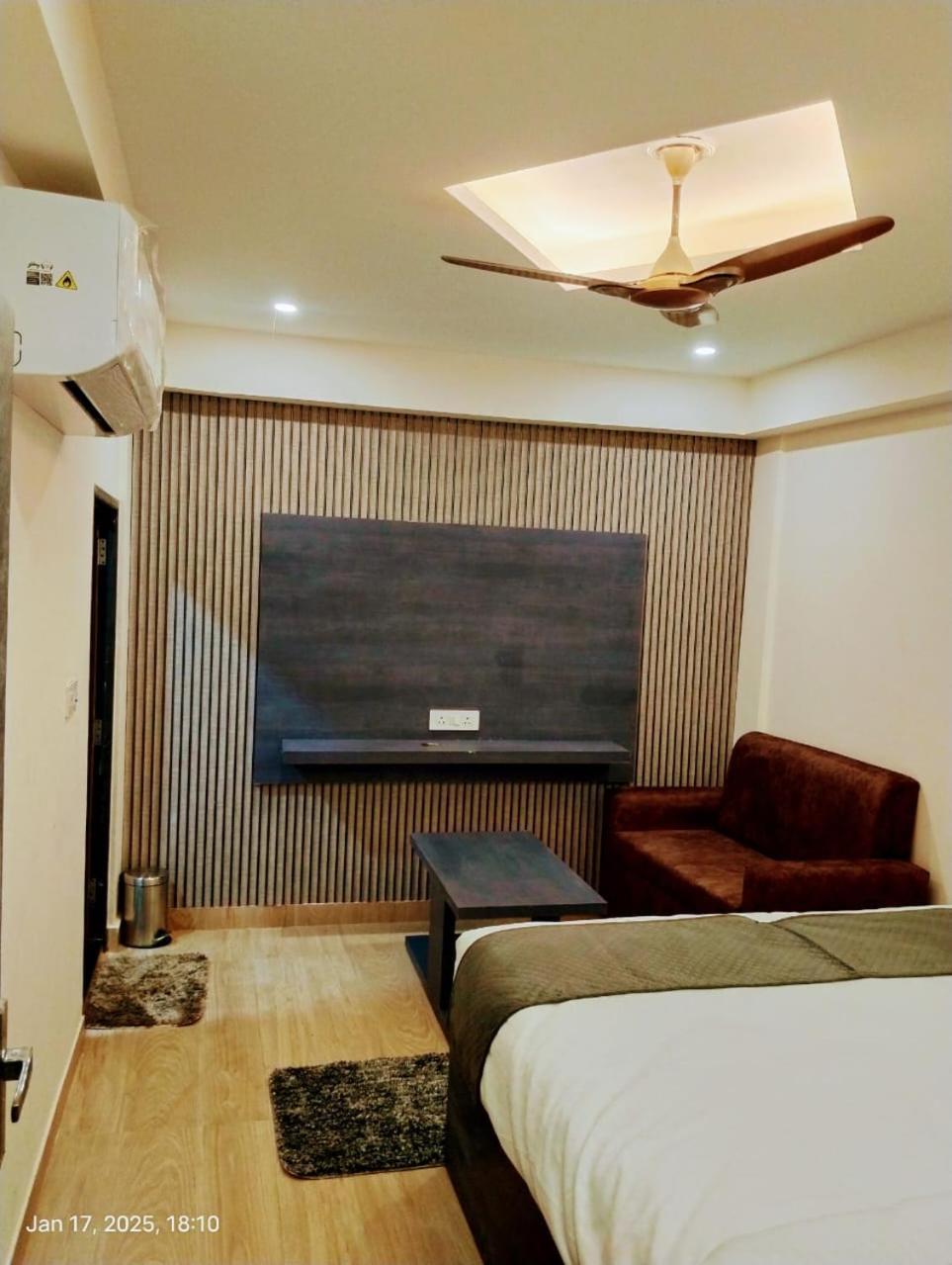Hotel Abhinandan Ayodhya Zewnętrze zdjęcie