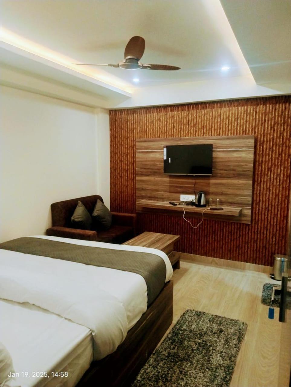 Hotel Abhinandan Ayodhya Zewnętrze zdjęcie
