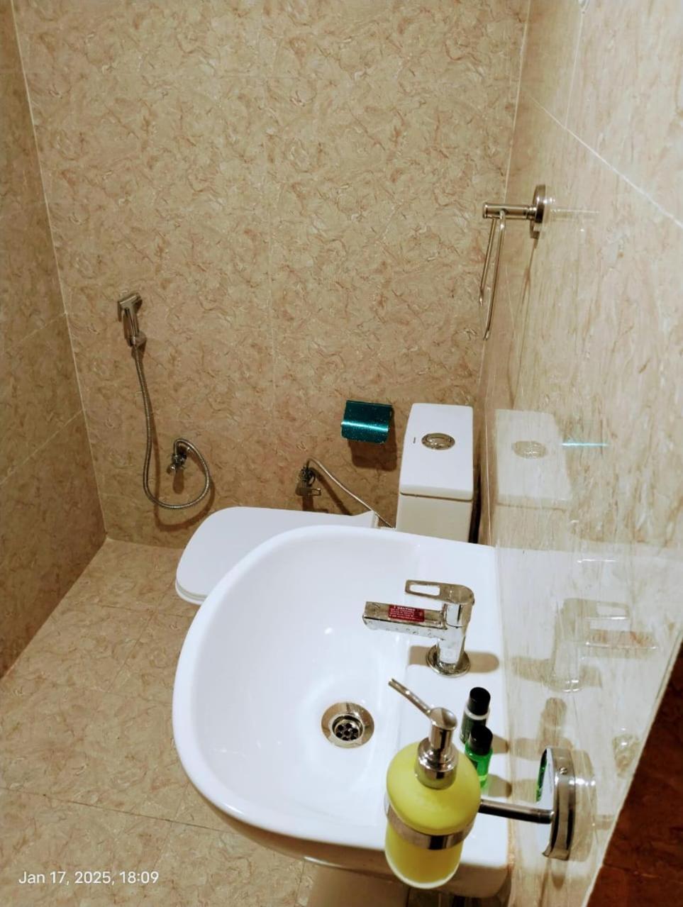 Hotel Abhinandan Ayodhya Zewnętrze zdjęcie