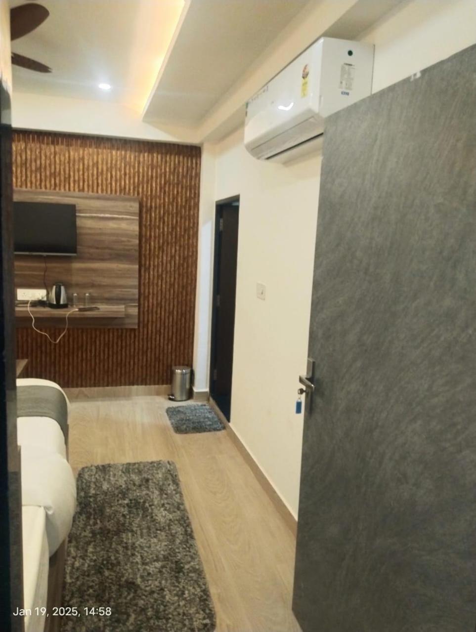 Hotel Abhinandan Ayodhya Zewnętrze zdjęcie